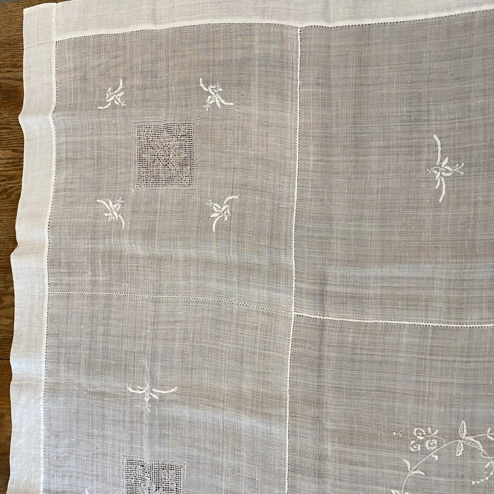 Vintage Handmade Linen Tablecloth 80x62 Floral Embroidered Drawnwork Shabby Chic